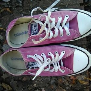 Tickle me pink converse